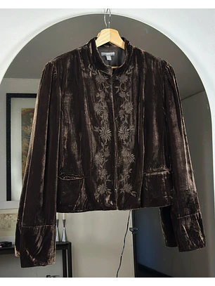 Chaqueta plush bordada 