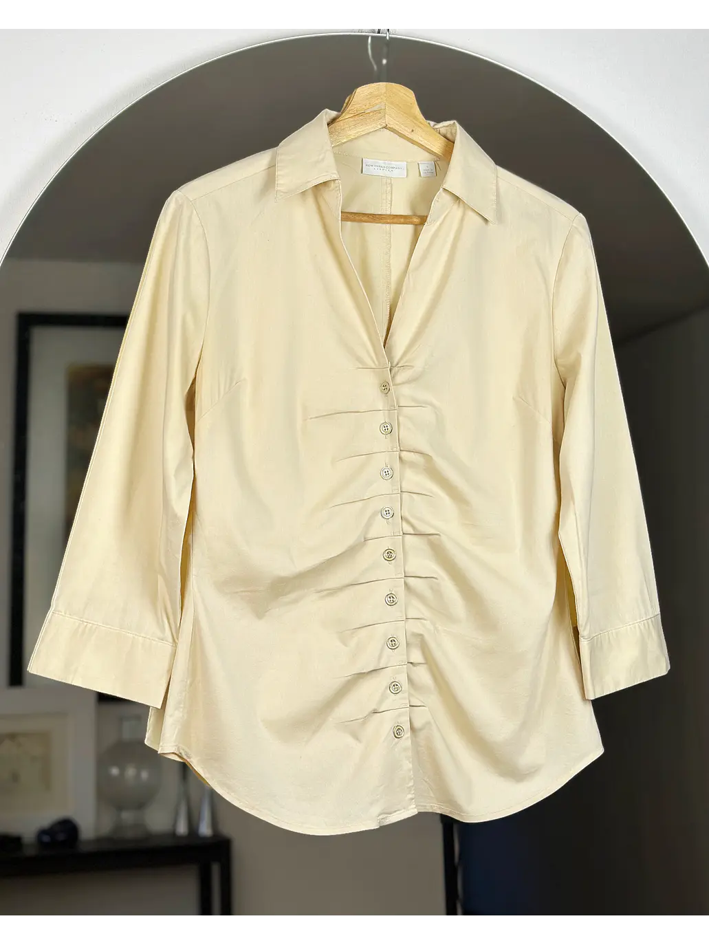 Camisa beige drapeada 1