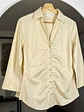 Camisa beige drapeada - Miniatura 2