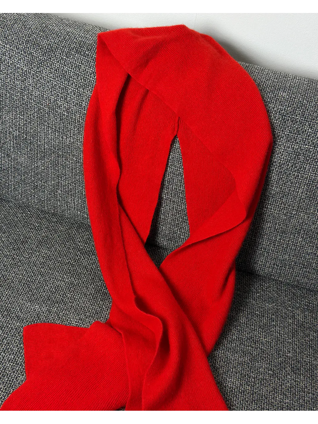 Capucha con bufanda roja 3
