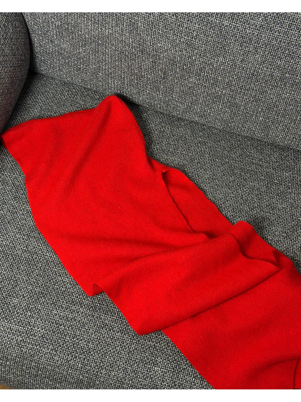 Capucha con bufanda roja 5