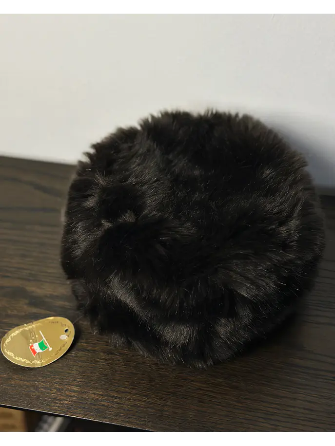 Gorro café piel sintética  1