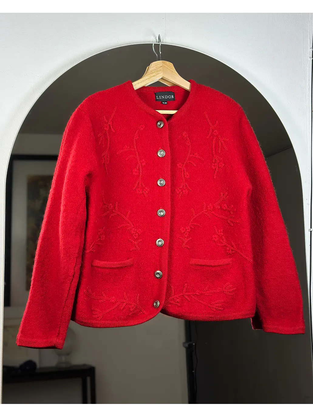 Chaqueta de lana roja bordada 1