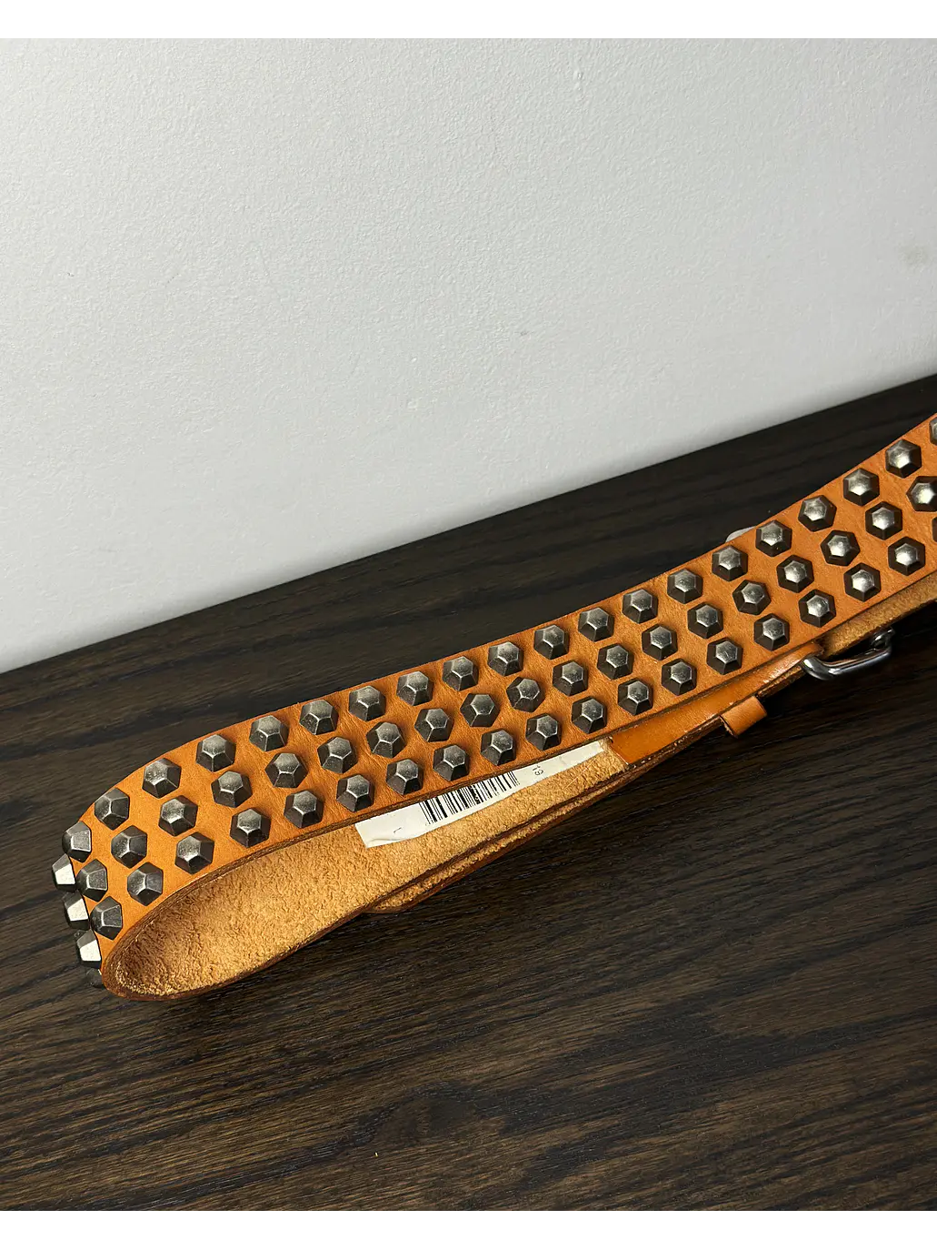 Cinturón de cuero con tachas 4