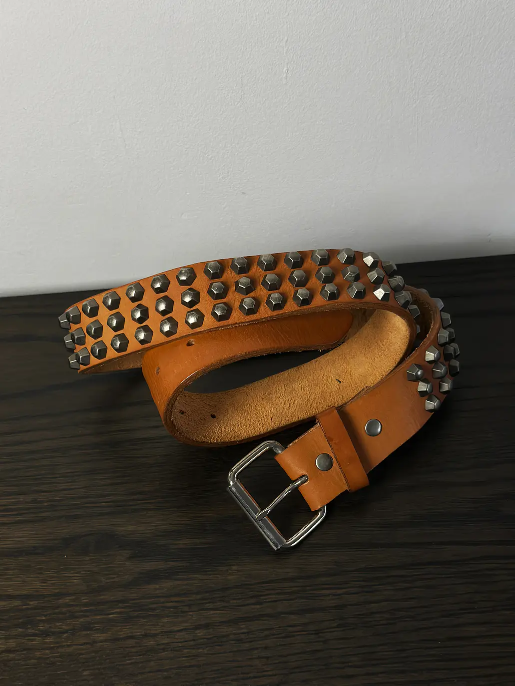 Cinturón de cuero con tachas 6
