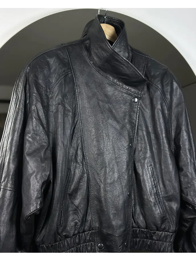 Chaqueta de cuero negra  4