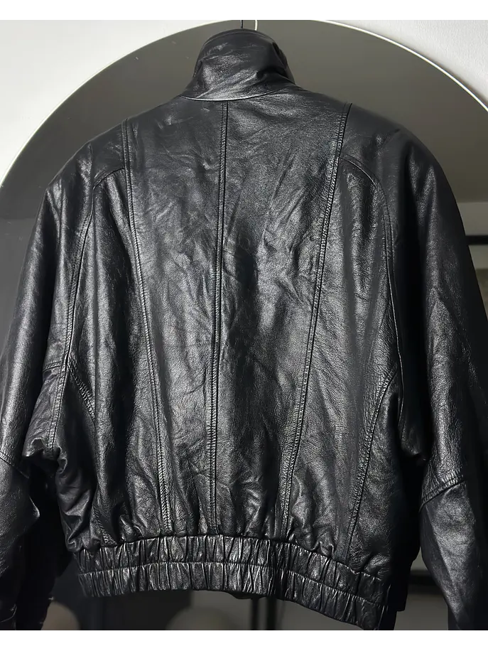 Chaqueta de cuero negra  6