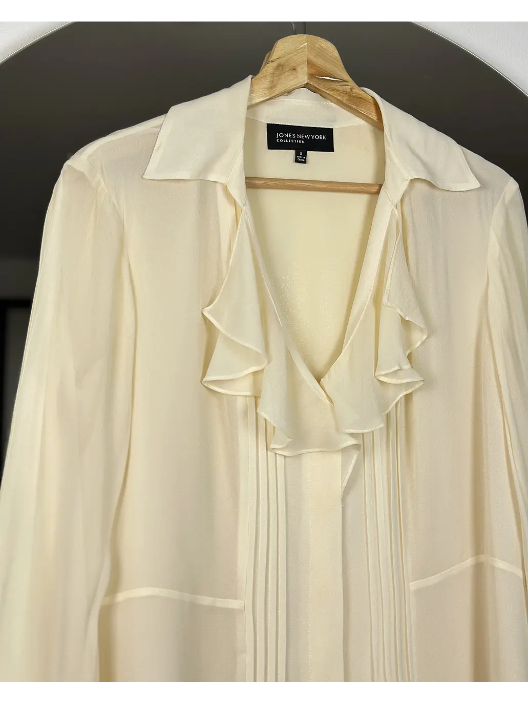 Blusa de seda color crema 2