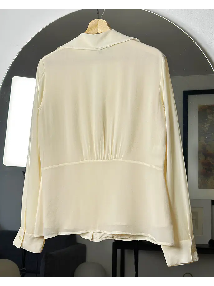 Blusa de seda color crema 5