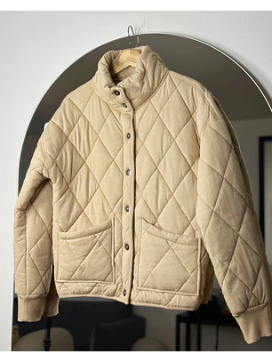 Chaqueta beige acolchada 