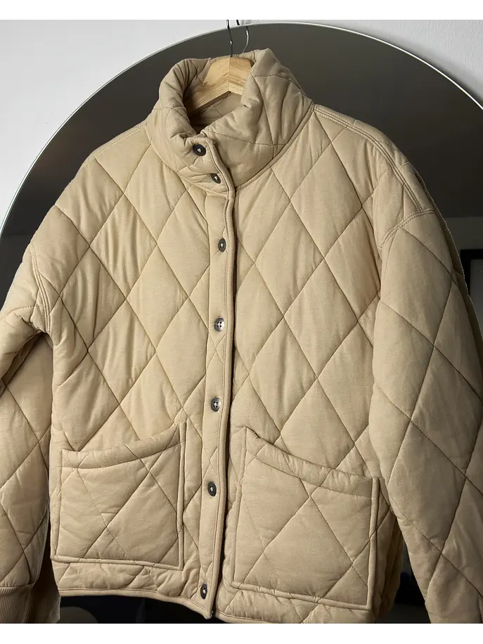 Chaqueta beige acolchada  2