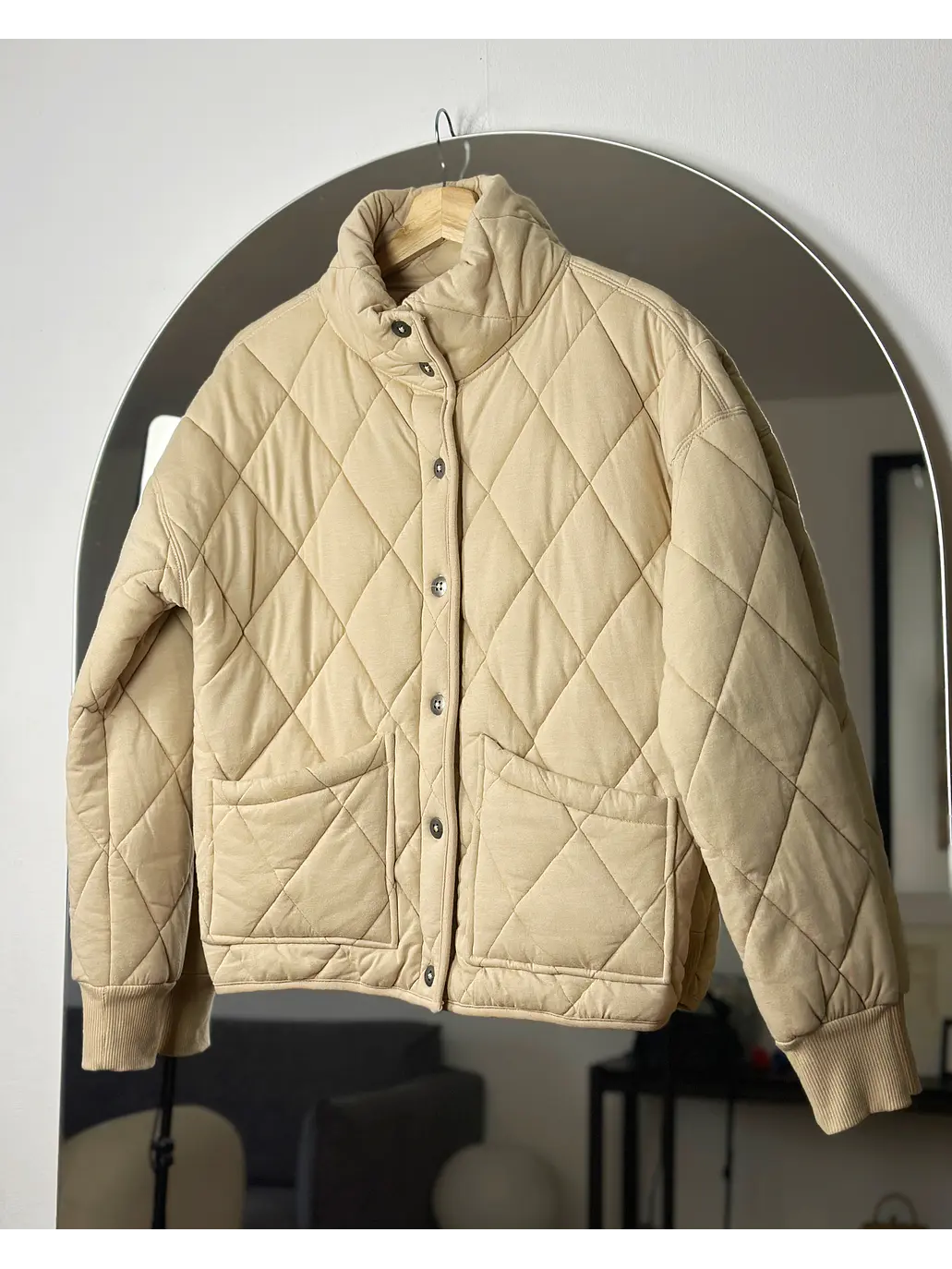 Chaqueta beige acolchada  3
