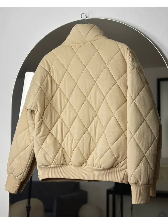 Chaqueta beige acolchada  4