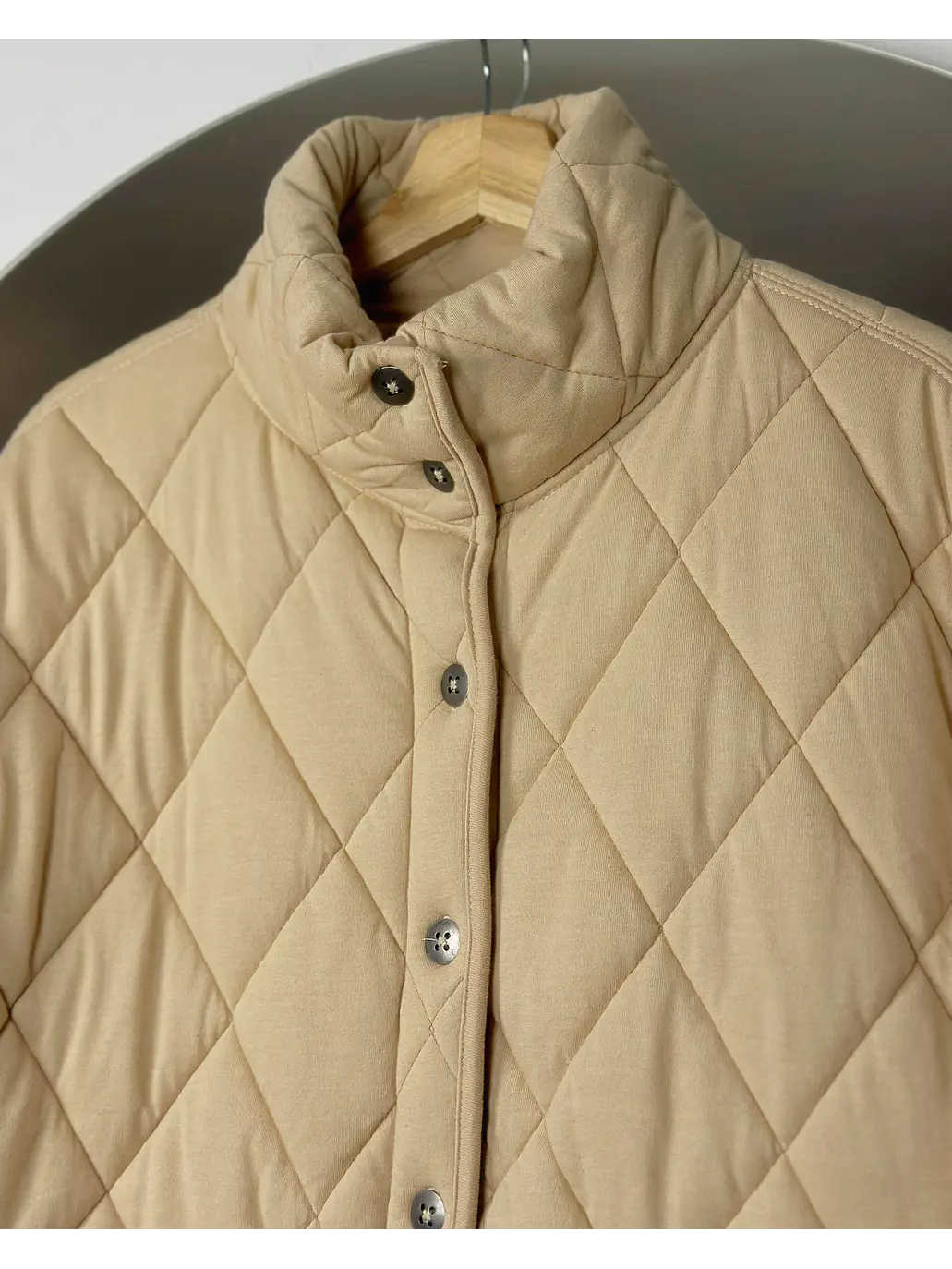 Chaqueta beige acolchada  5