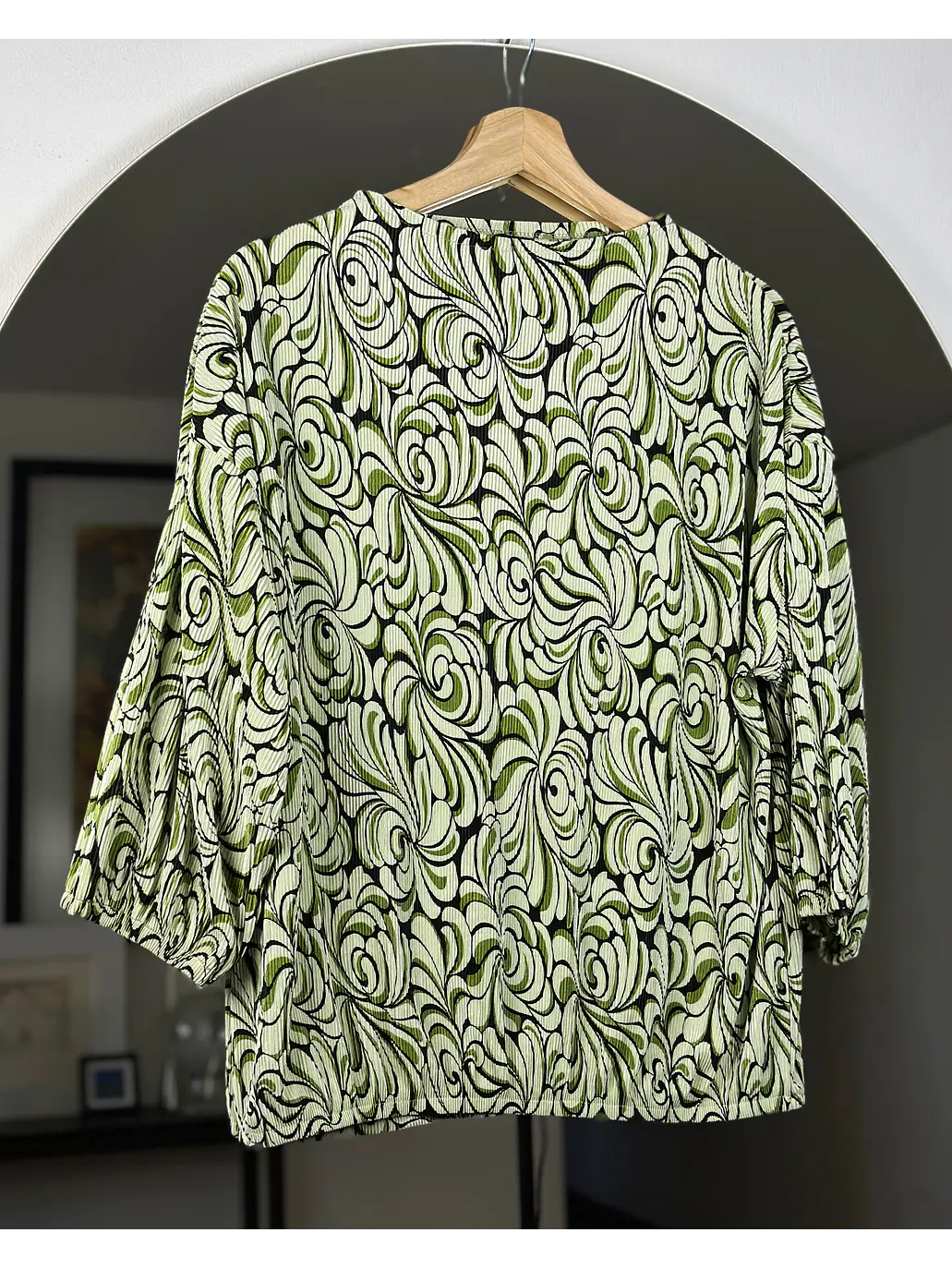 Polera drapeada diseño floral 1