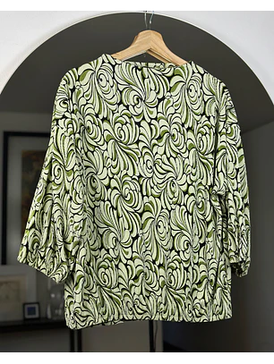 Polera drapeada diseño floral