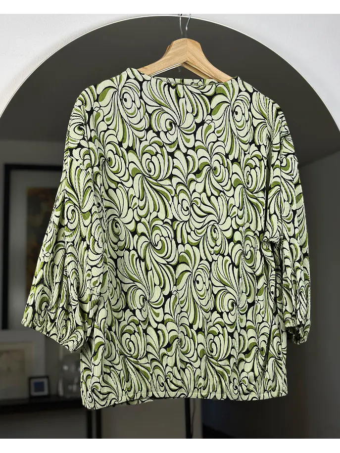 Polera drapeada diseño floral 1