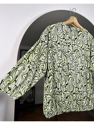Polera drapeada diseño floral