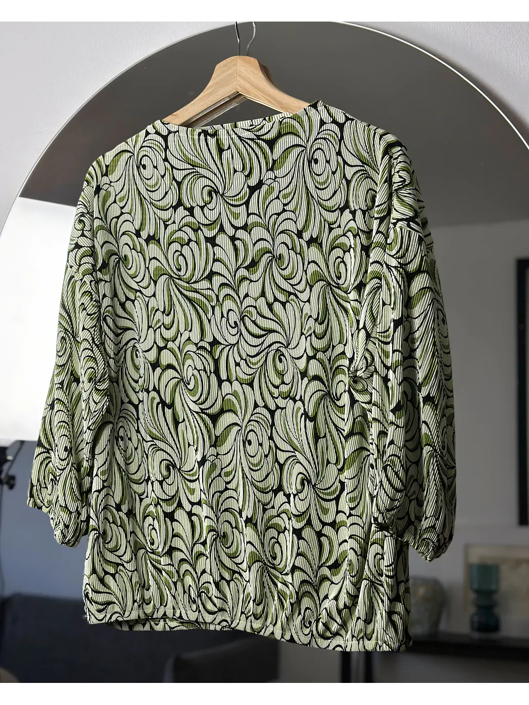 Polera drapeada diseño floral 4