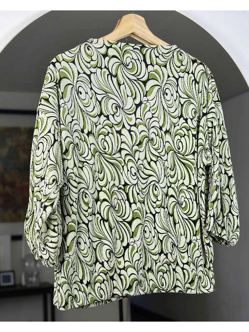 Polera drapeada diseño floral 5
