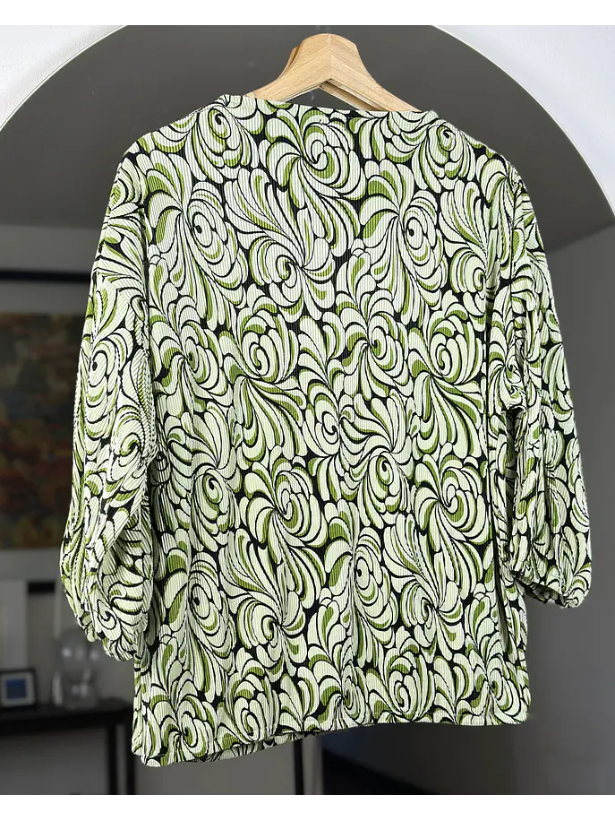 Polera drapeada diseño floral 5
