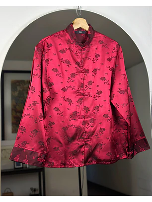 Camisa roja estilo oriental 