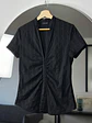 Camisa negra escotada - Miniatura 1