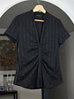 Camisa negra escotada - Miniatura 3