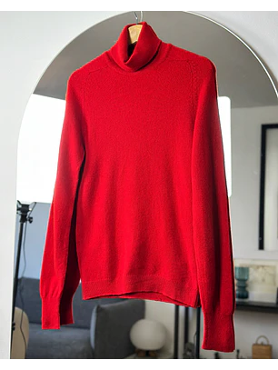 Suéter rojo con cuello