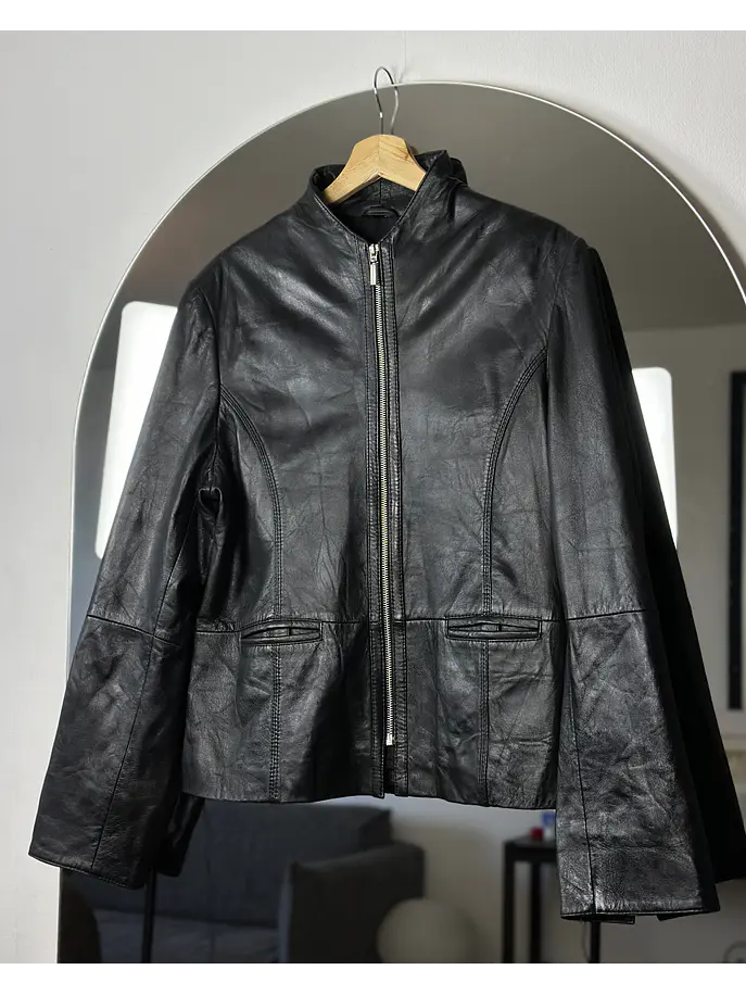 Chaqueta de cuero negra  1