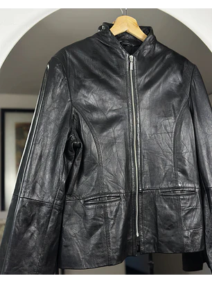 Chaqueta de cuero negra 