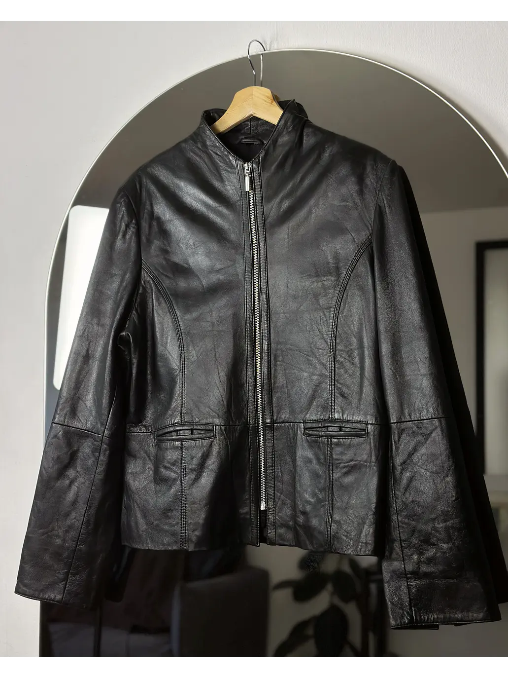 Chaqueta de cuero negra  4