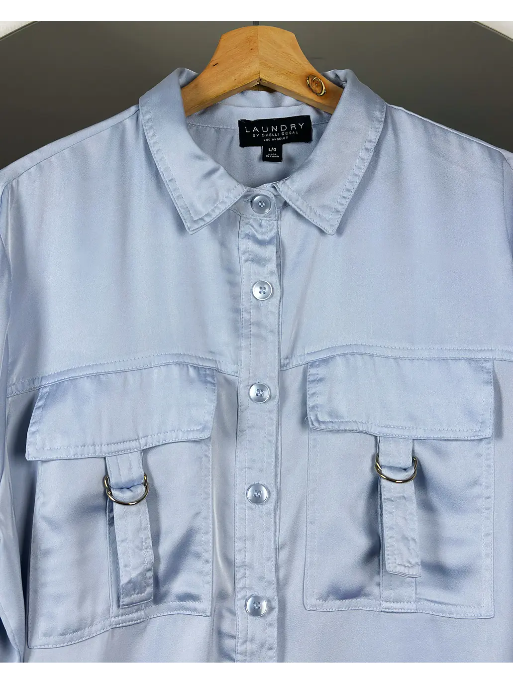 Camisa celeste satinada 4