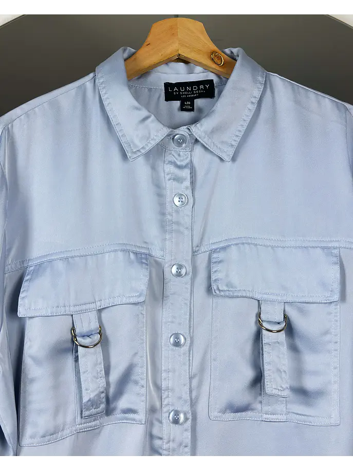 Camisa celeste satinada 4