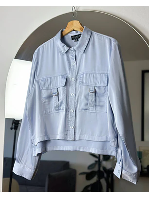 Camisa celeste satinada