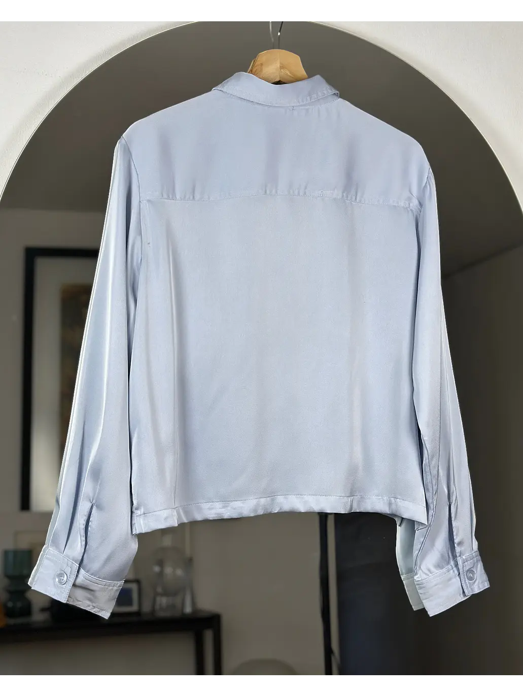 Camisa celeste satinada 3