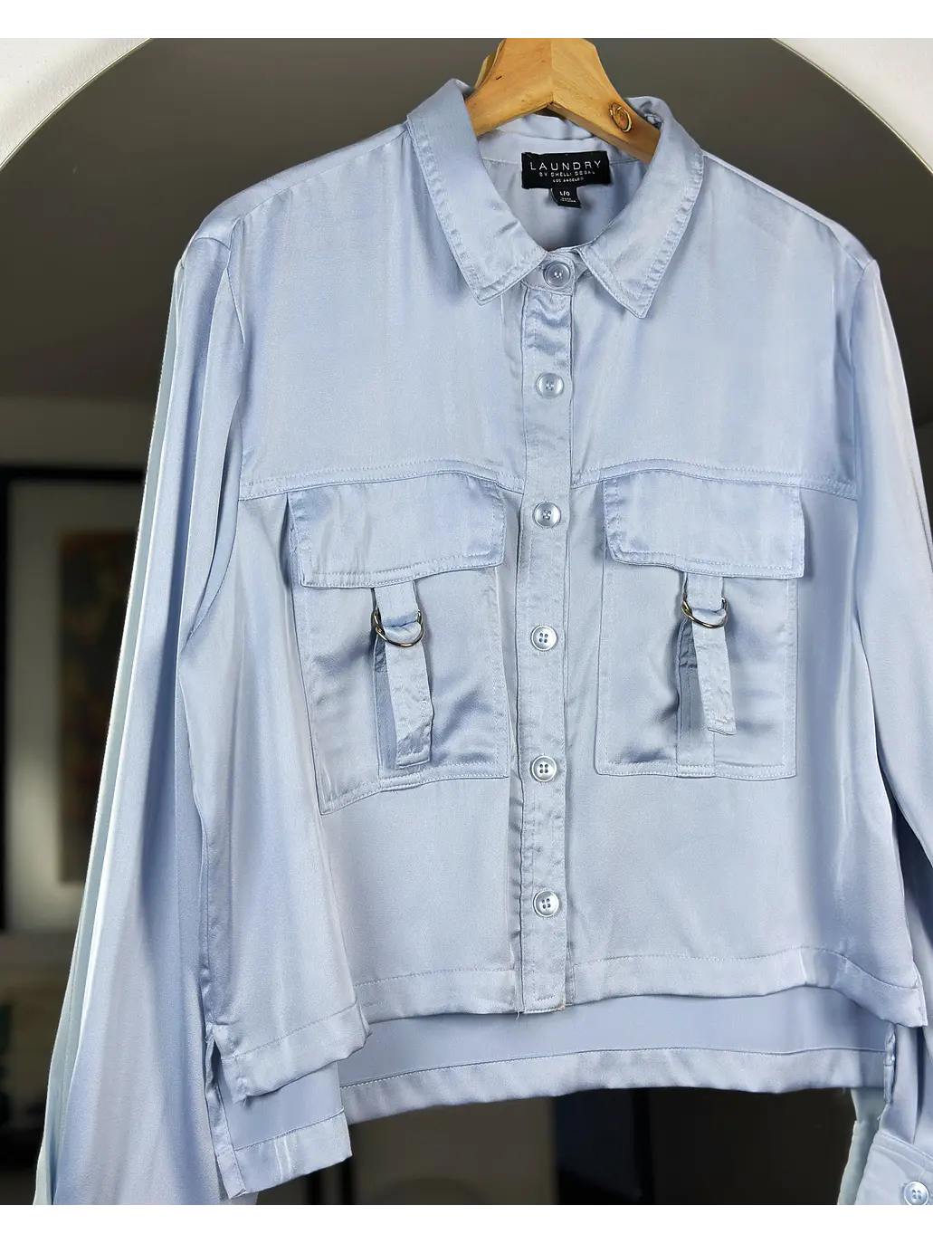 Camisa celeste satinada 2