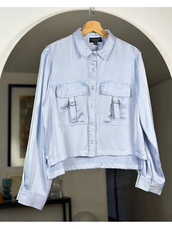 Camisa celeste satinada 5