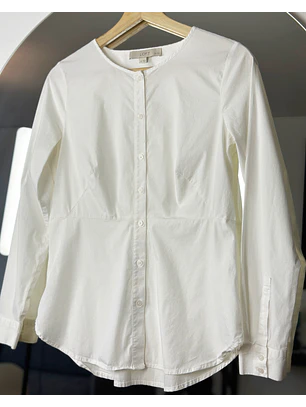 Camisa blanca entallada
