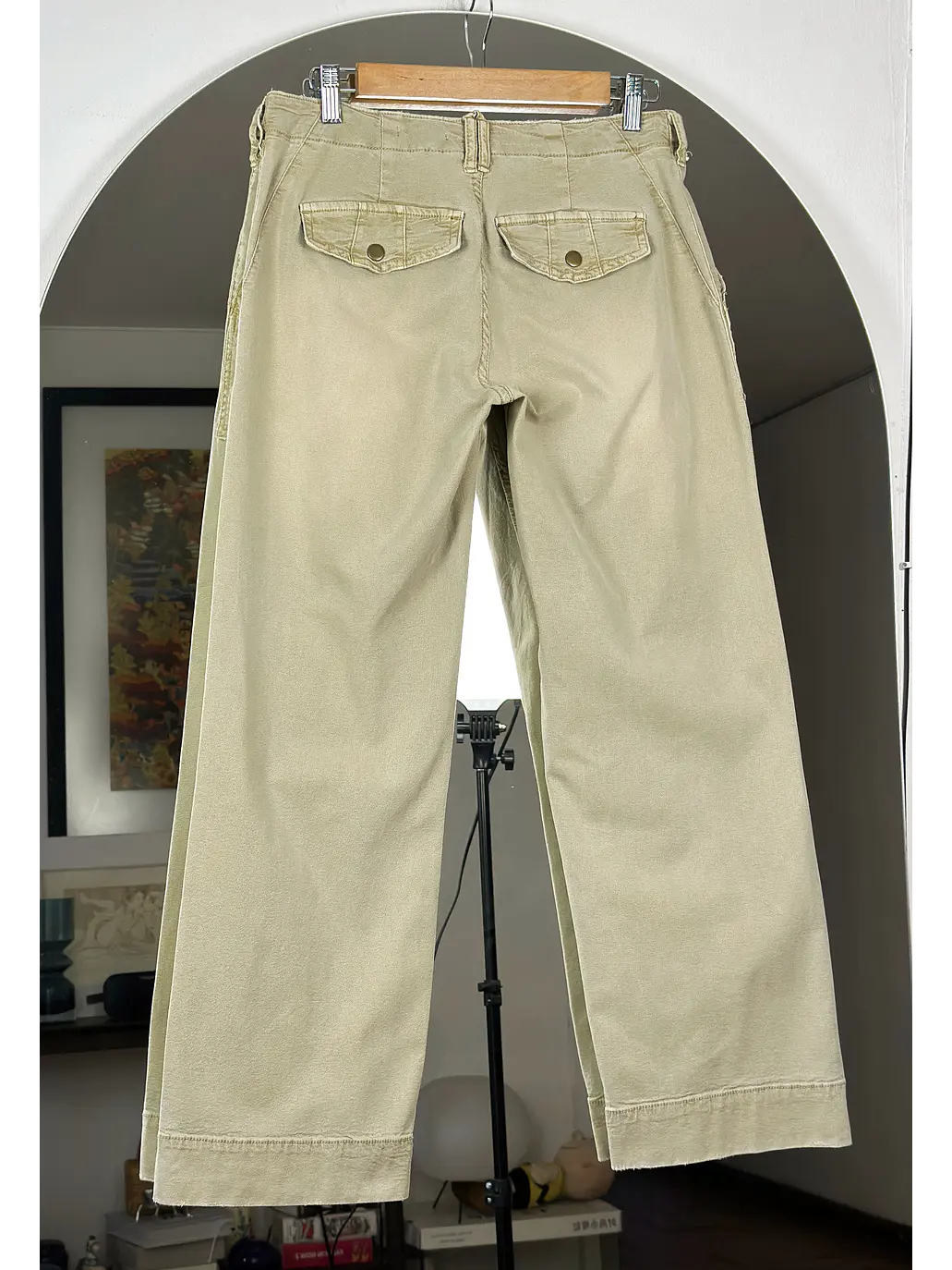 Pantalón beige tiro bajo 3
