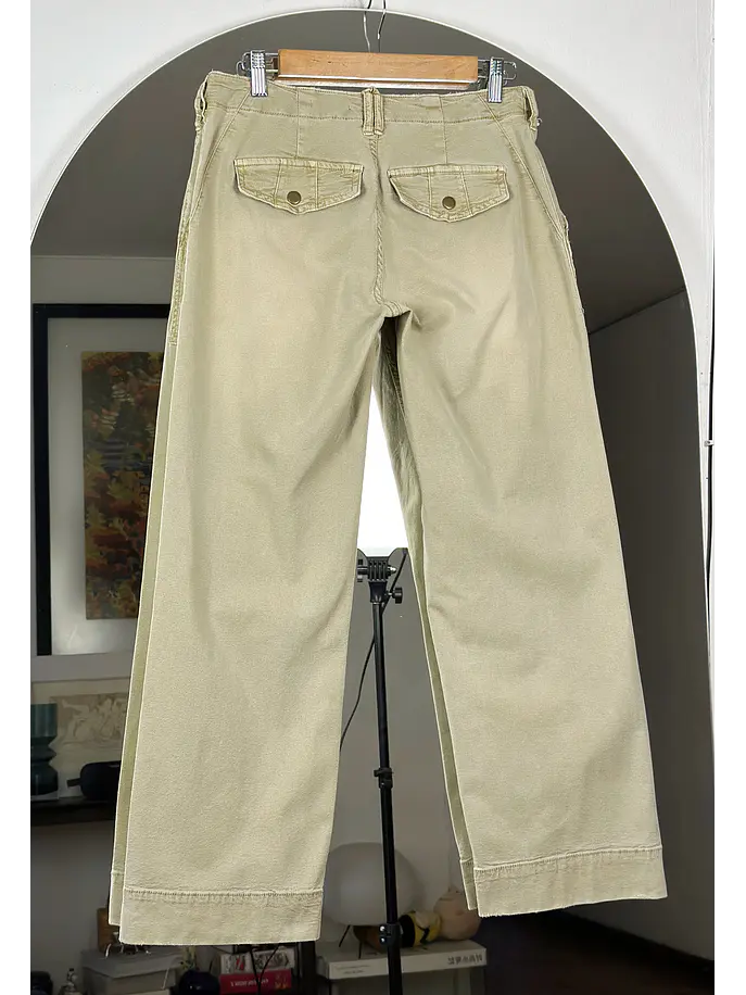 Pantalón beige tiro bajo 3