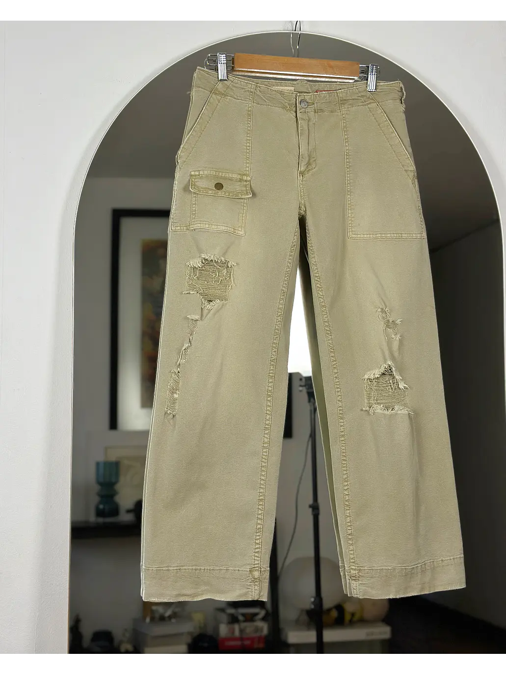 Pantalón beige tiro bajo 5