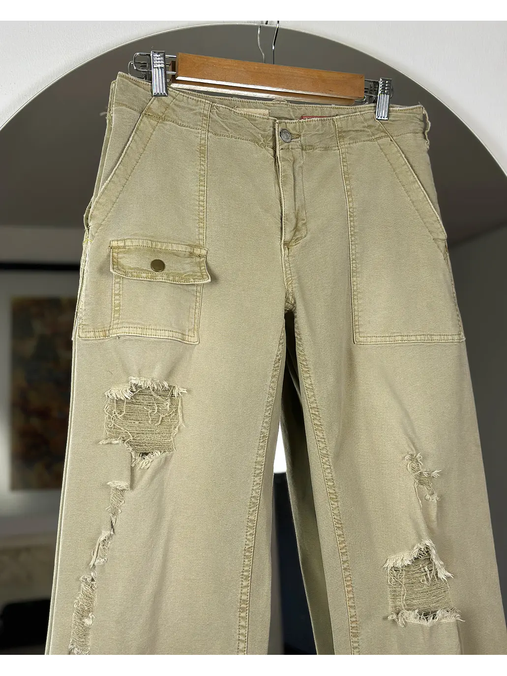 Pantalón beige tiro bajo 2