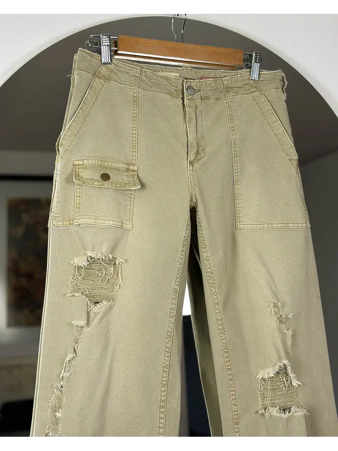 Pantalón beige tiro bajo 2