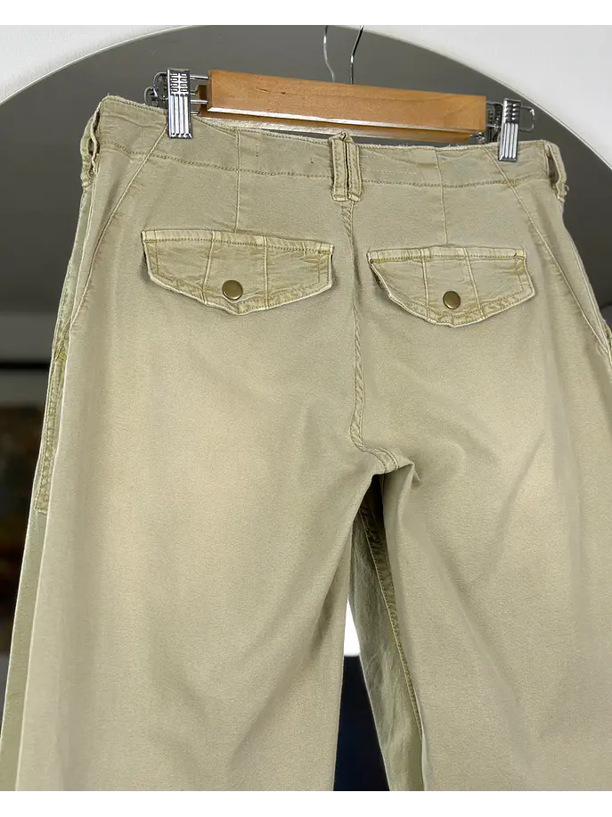 Pantalón beige tiro bajo 4