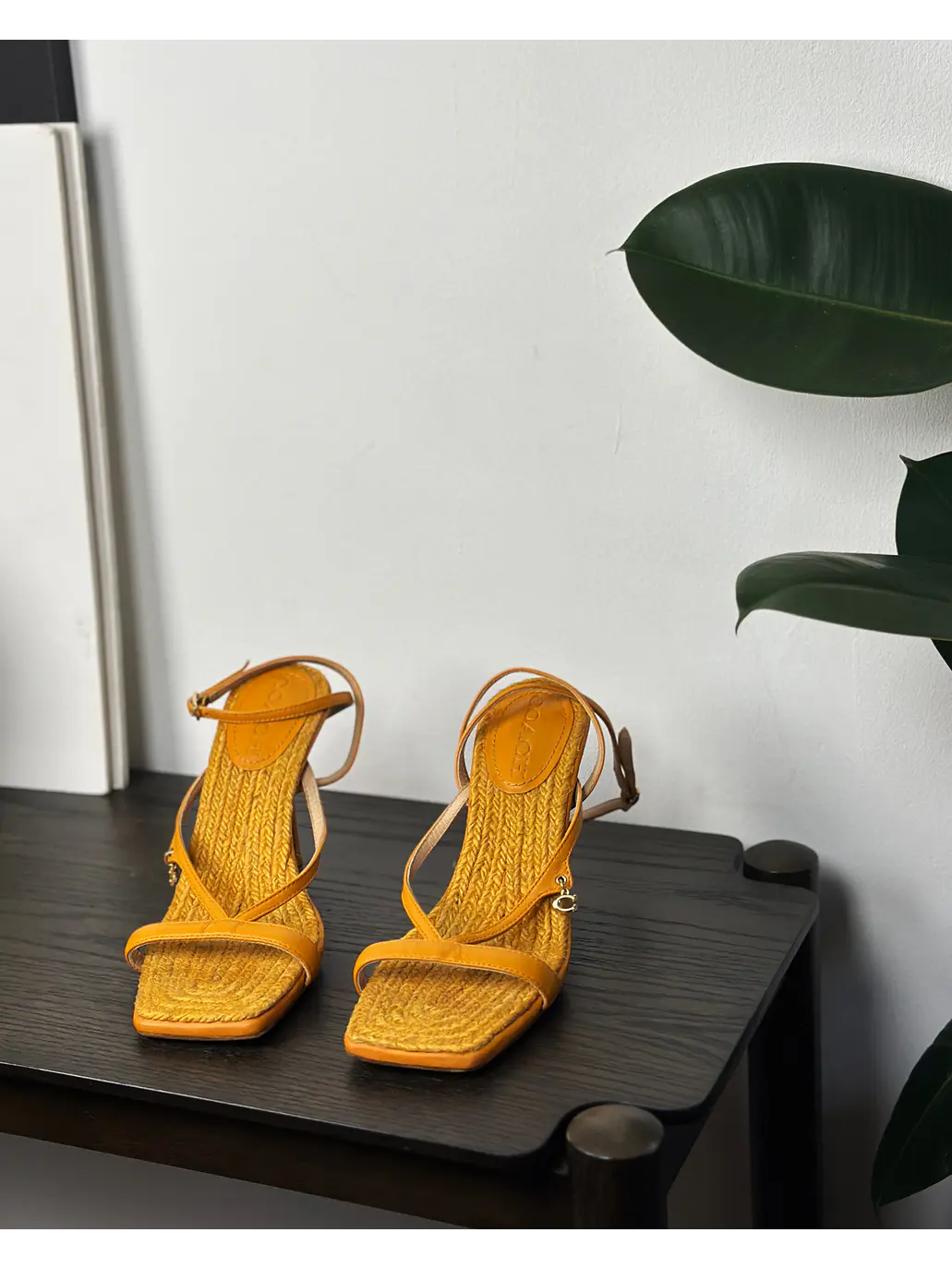Sandalias de cuero naranja 1
