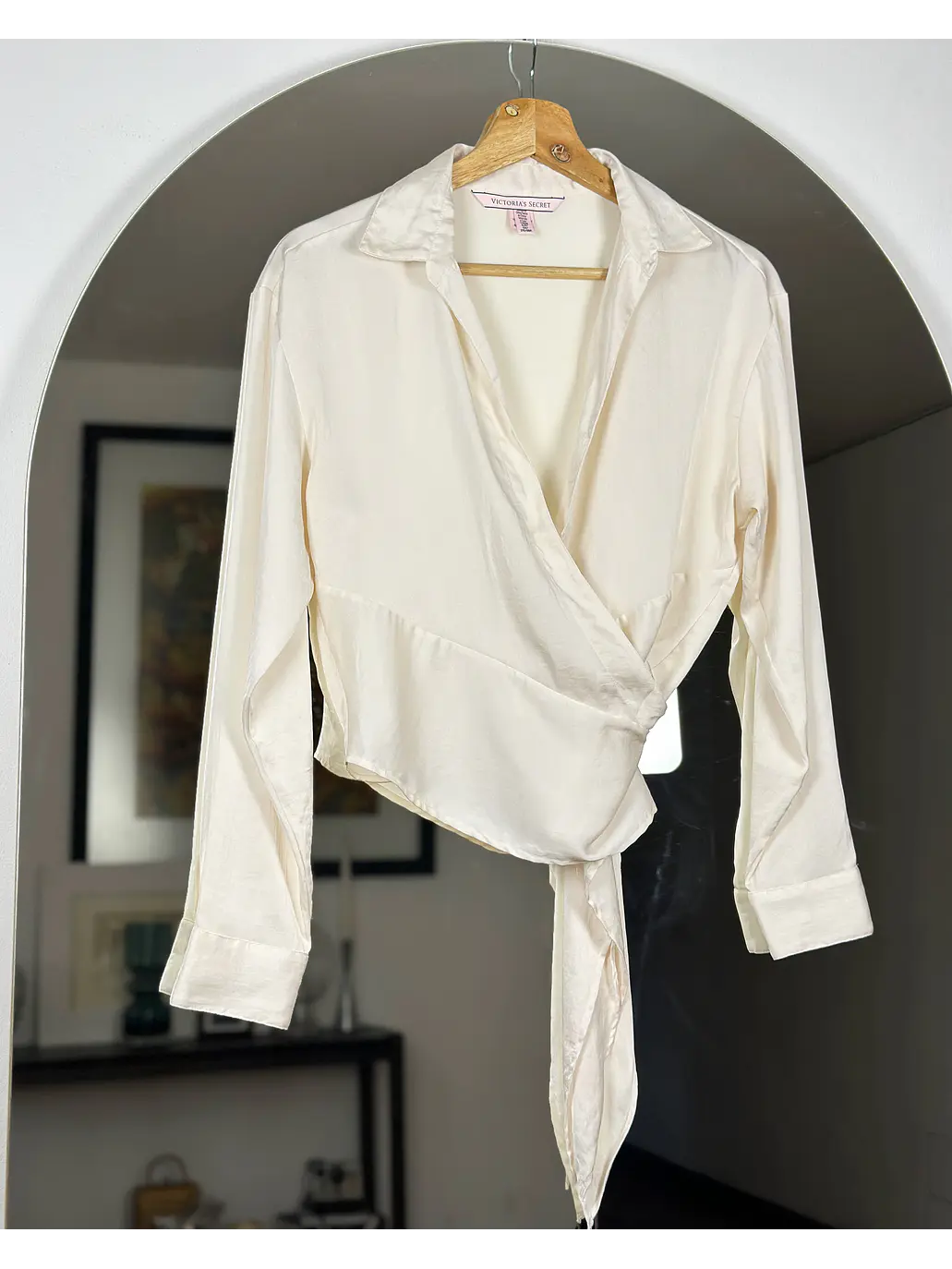 Camisa crema satinada 1