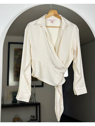 Camisa crema satinada