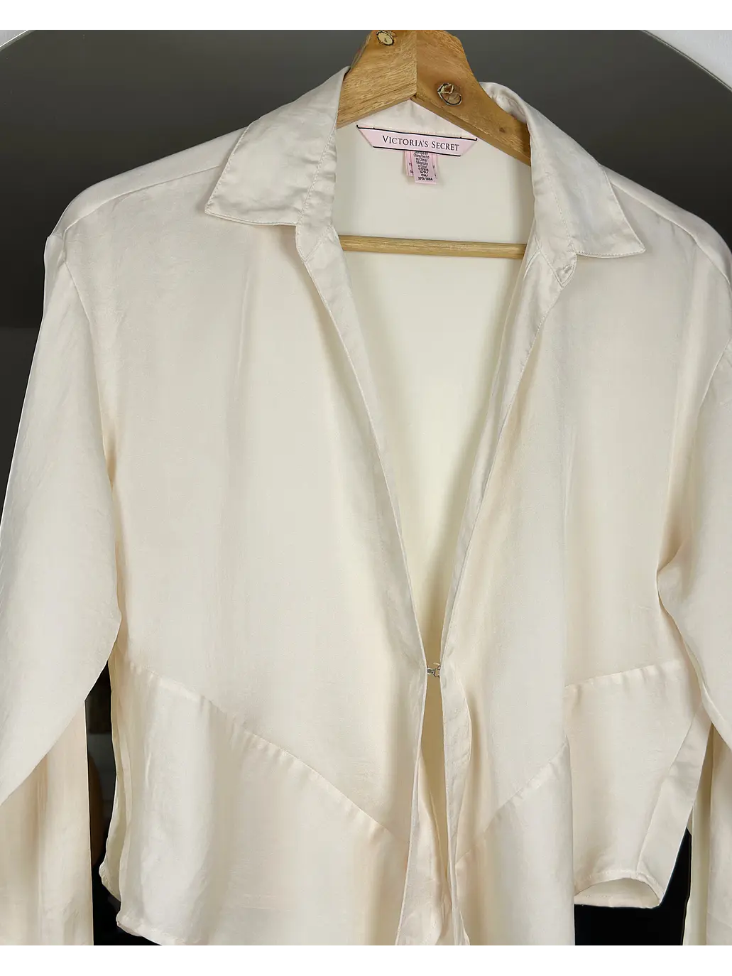 Camisa crema satinada 4