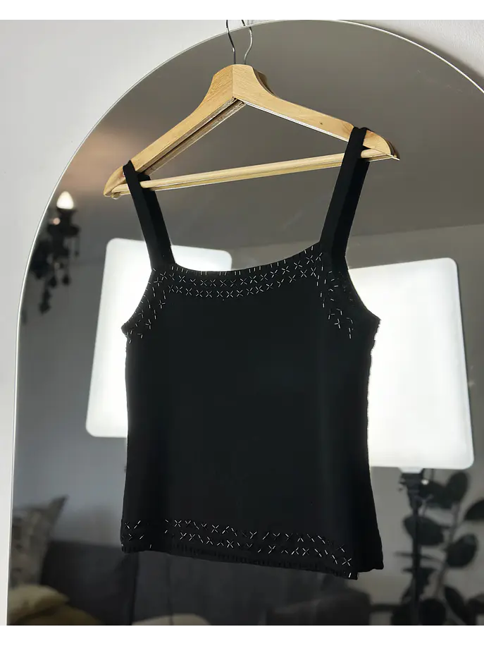 Top negro tejido bordado  1